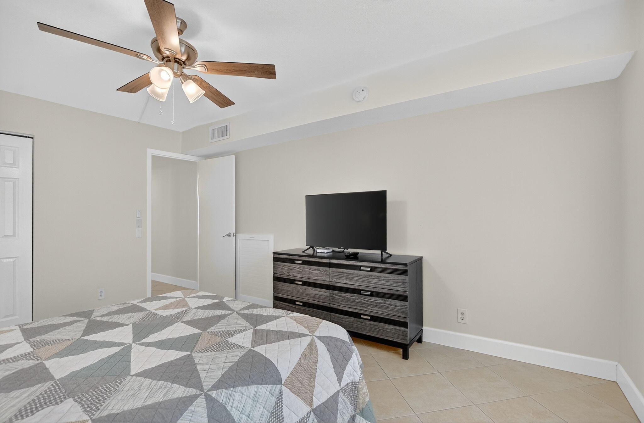 1090 Guildford East, Unit 1090 Boca Raton, FL 33434 - Photo 27 of 33 21-web-or-mls-DSC_0799