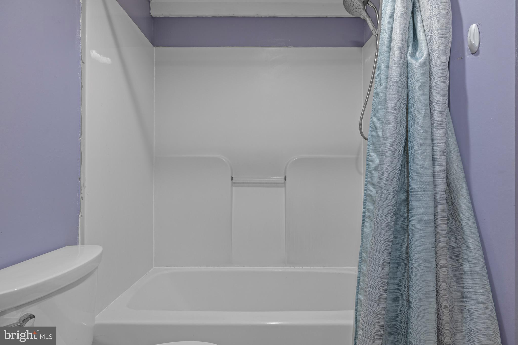 102 Roe Street Greensboro, MD 21639 - Photo 23 of 42 a bathroom with a bathtub