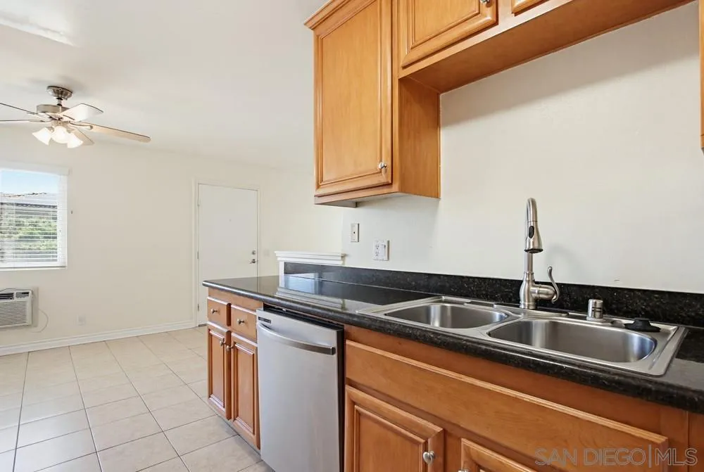 9939 Erma Road, Unit 103 San Diego, CA 92131 - Photo 17 of 40