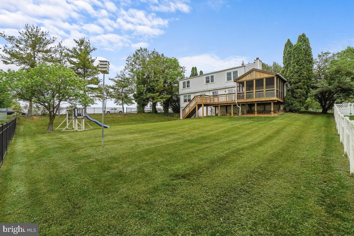 1859 Millstream Drive Frederick, MD 21702 - Photo 2 of 42 YARD!! Corner Lot !