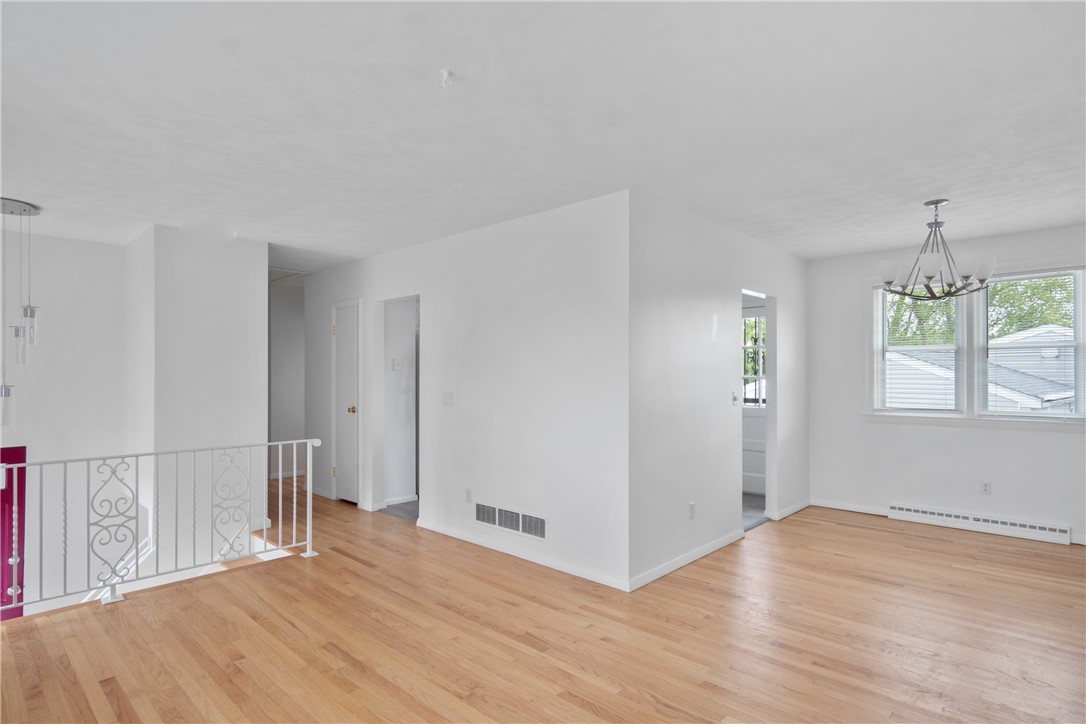 4 Weetamoe Road Middletown, RI 02842 - Photo 4 of 27