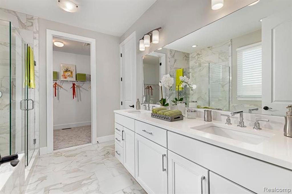 2545 Rosemond Court Rochester Hills, MI 48309 - Photo 12 of 32