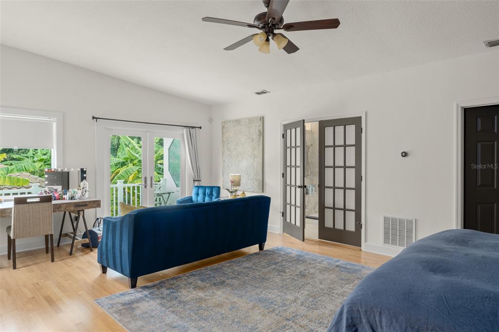 101 Lee Street Windermere, FL 34786 - Photo 24 of 63 a living room with furniture and a window