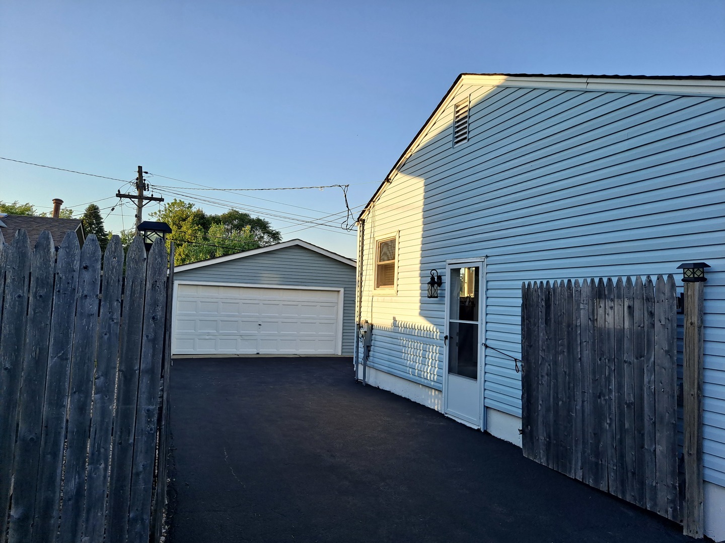 2820 Navaho Road Waukegan, IL 60087 - Photo 2 of 28