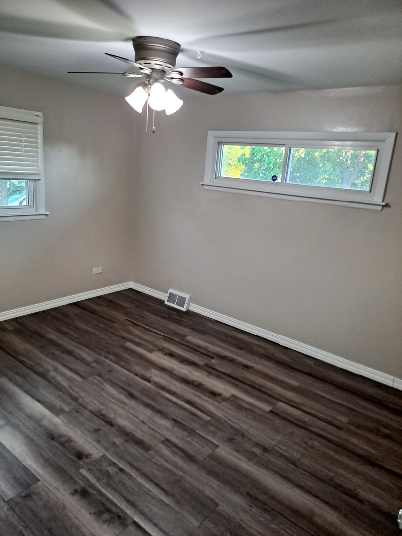 2820 Navaho Road Waukegan, IL 60087 - Photo 11 of 28