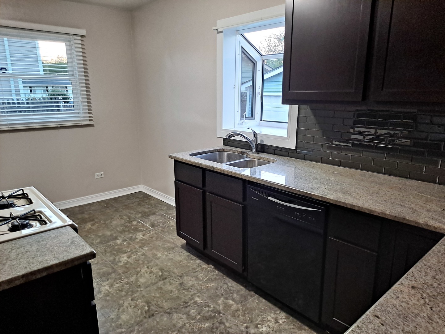 2820 Navaho Road Waukegan, IL 60087 - Photo 7 of 28