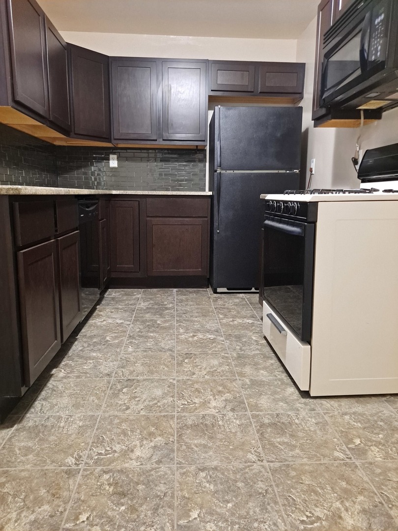 2820 Navaho Road Waukegan, IL 60087 - Photo 10 of 28