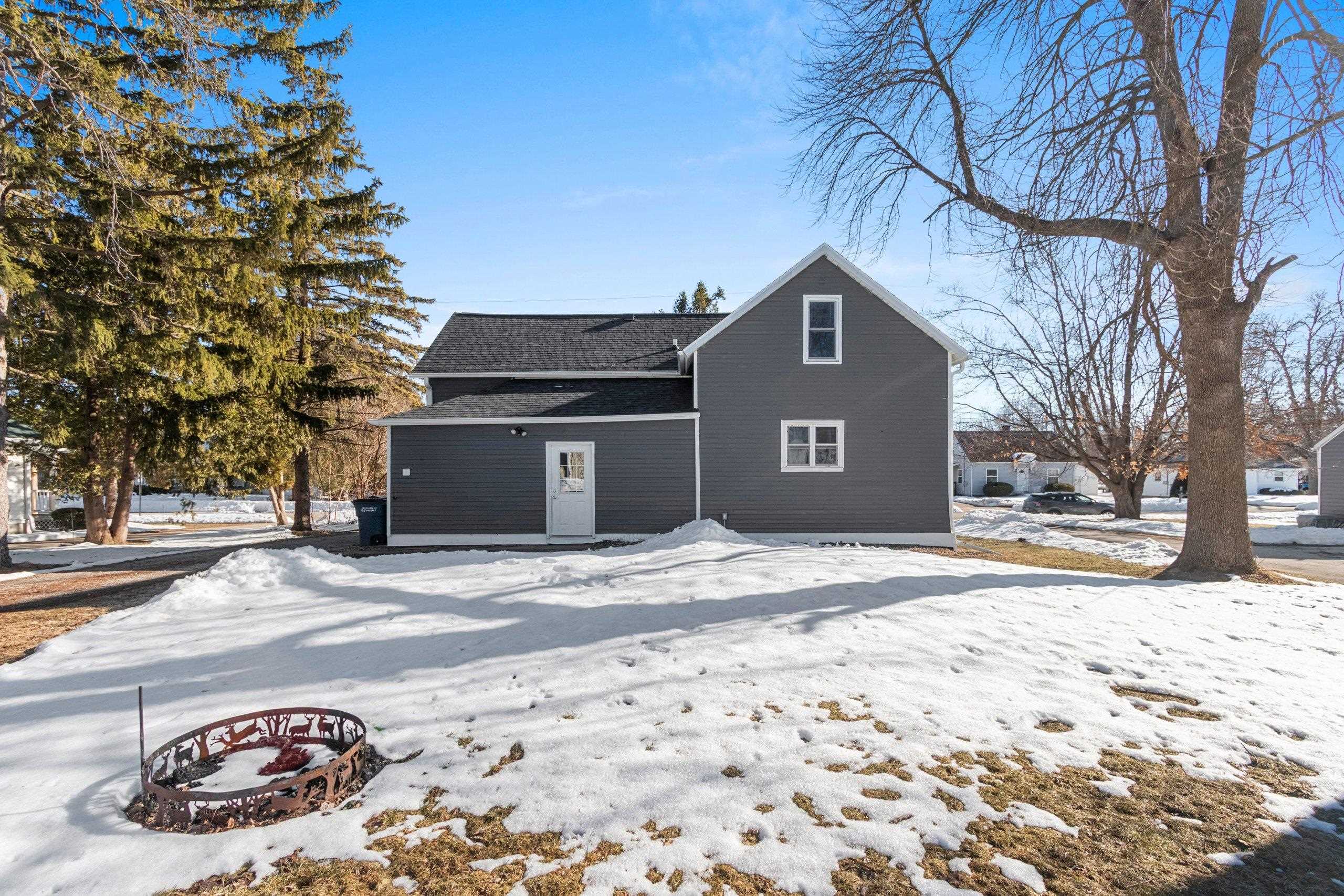 219 Front Street Pulaski, WI 54162 - Photo 2 of 43