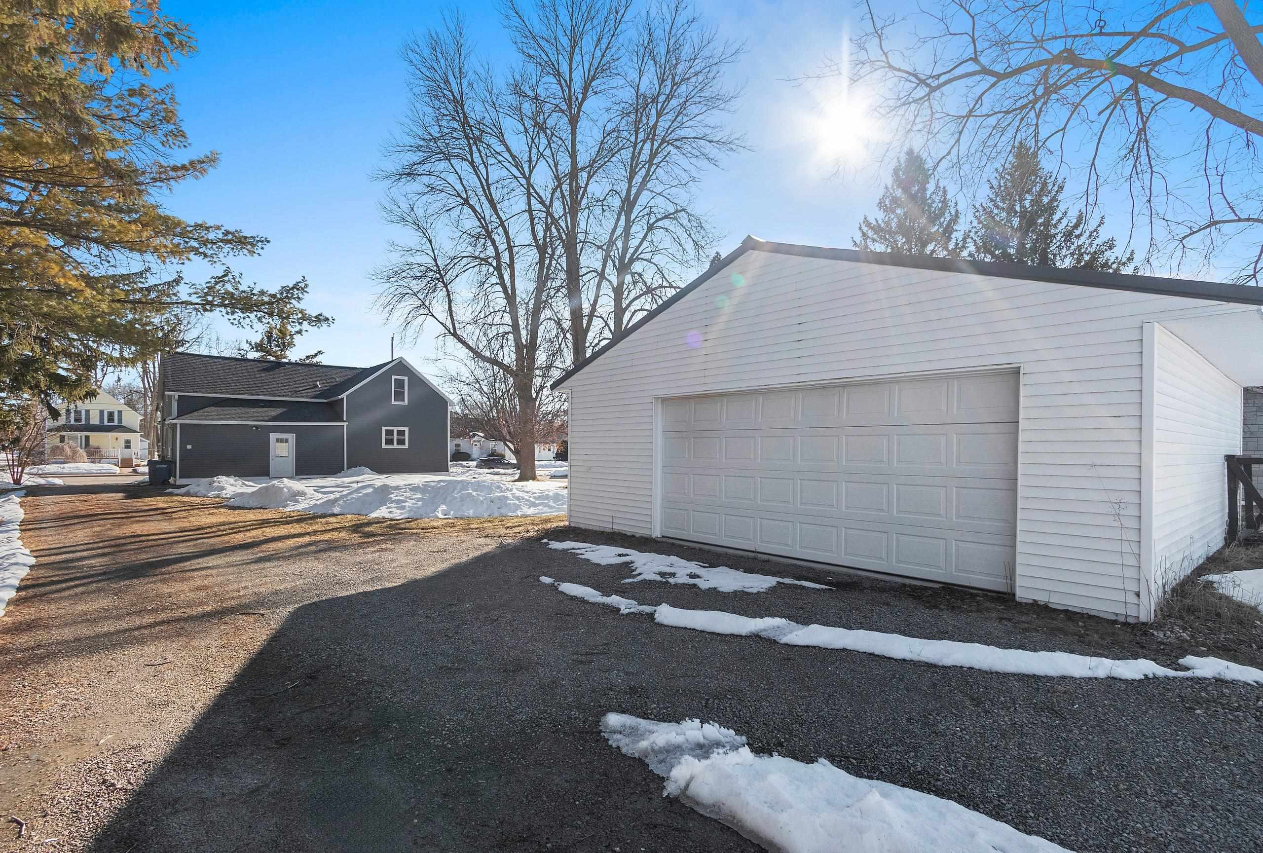 219 Front Street Pulaski, WI 54162 - Photo 3 of 43