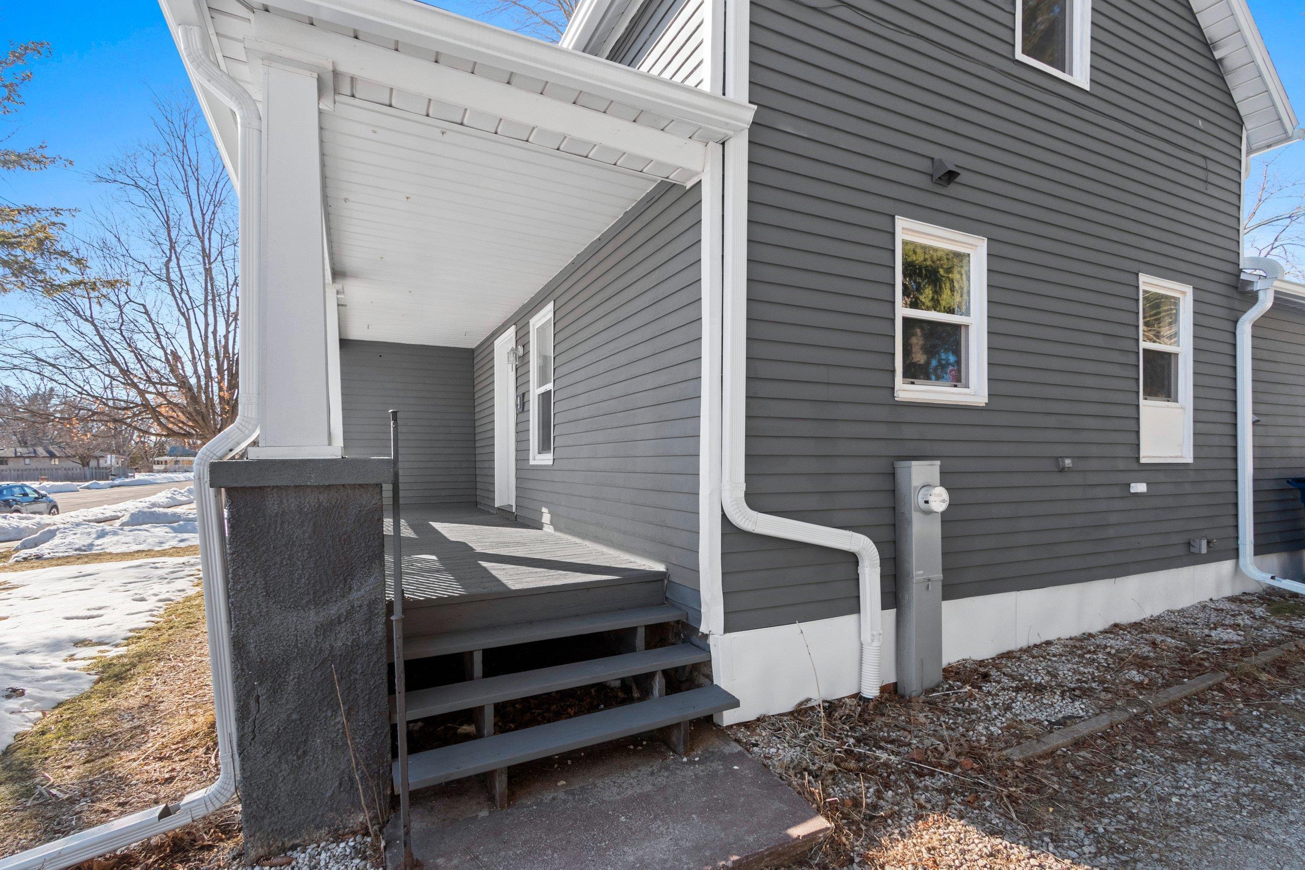 219 Front Street Pulaski, WI 54162 - Photo 4 of 43