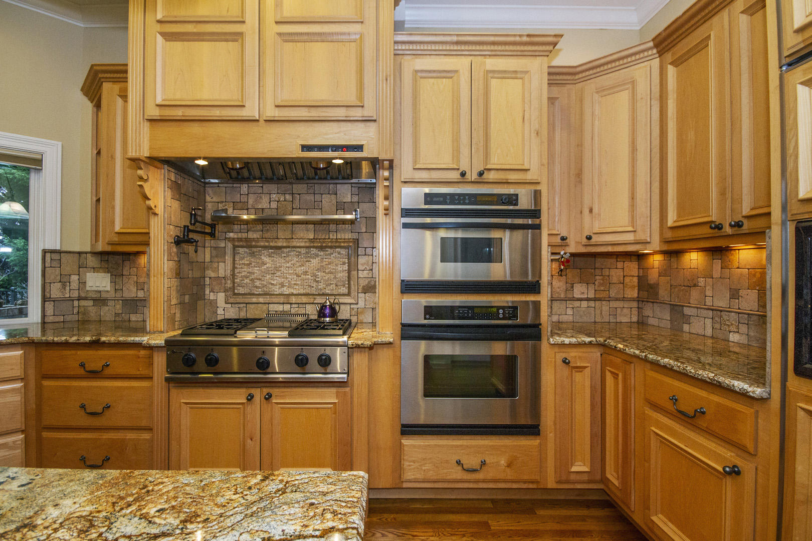 203 Sequoyah Road Loudon, TN 37774 - Photo 14 of 40 14_203 Sequoyah Road_Kitchen05