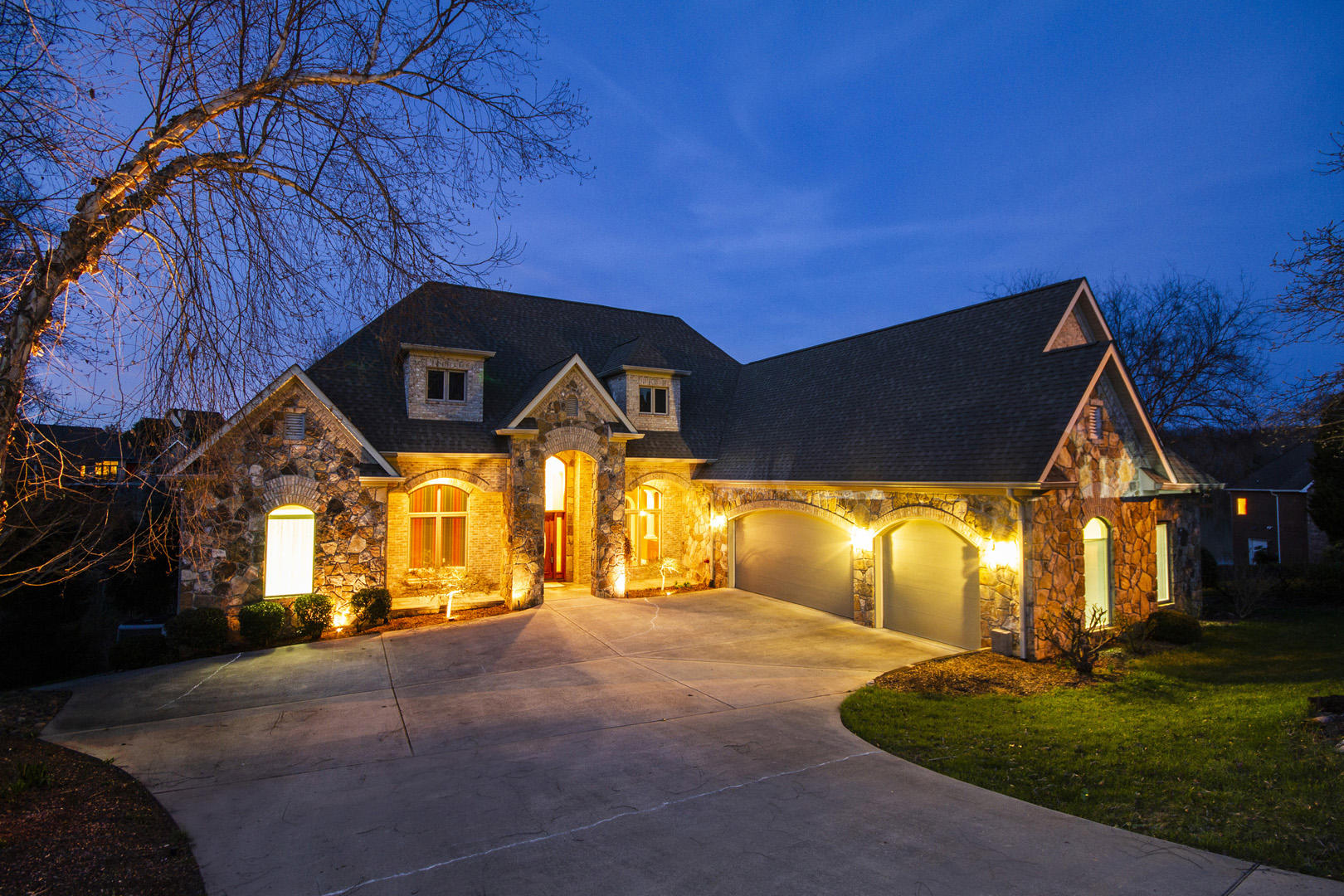 203 Sequoyah Road Loudon, TN 37774 - Photo 3 of 40 03_203 Sequoyah Road_FrontNight