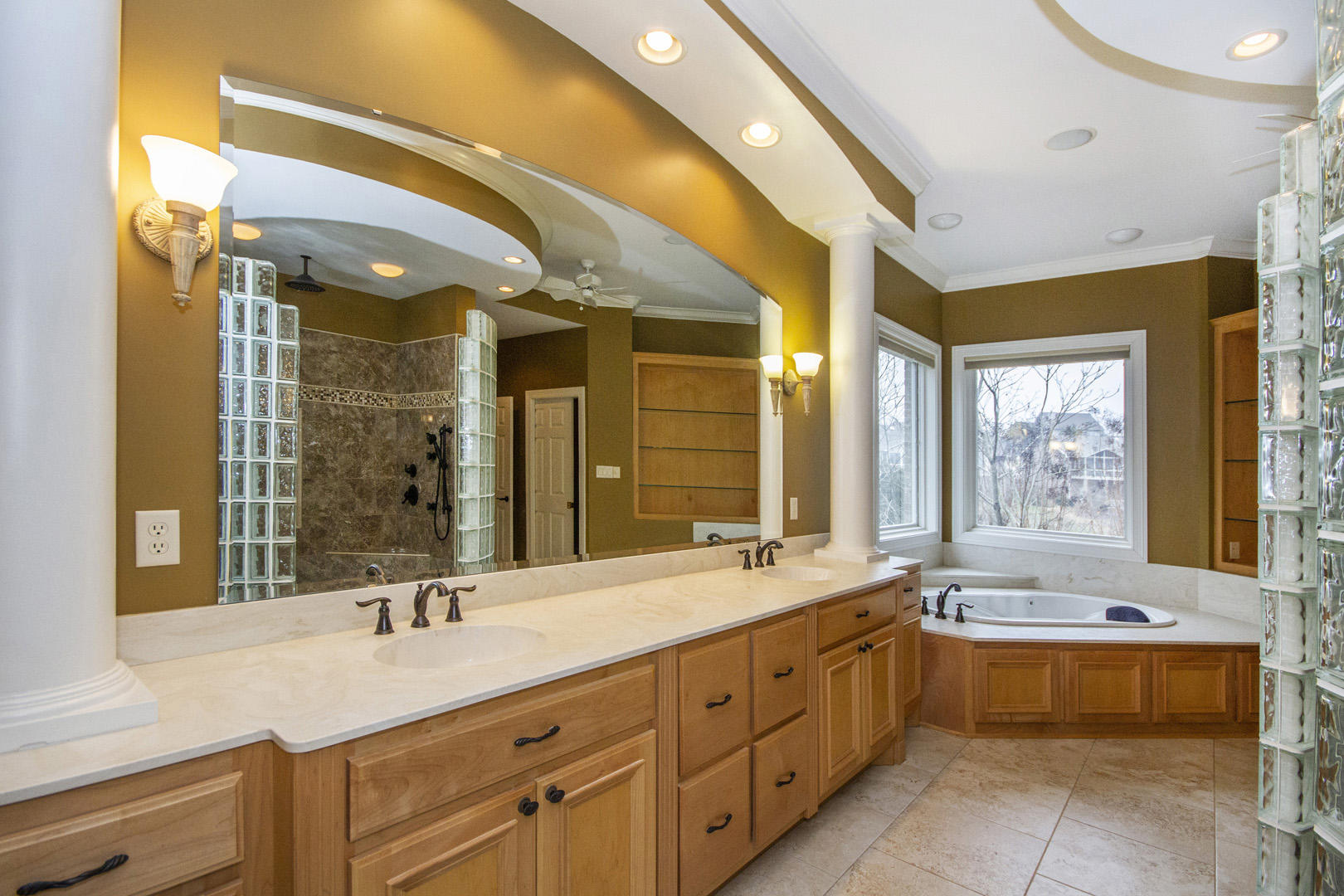 203 Sequoyah Road Loudon, TN 37774 - Photo 22 of 40 22_203 Sequoyah Road_MasterBath01
