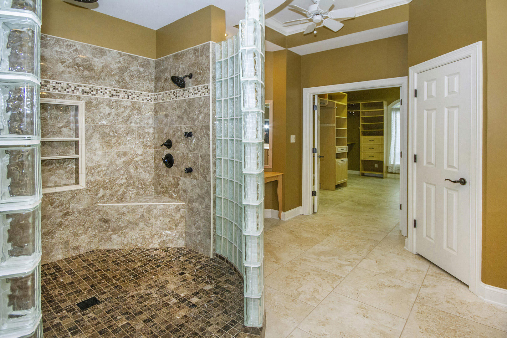 203 Sequoyah Road Loudon, TN 37774 - Photo 23 of 40 23_203 Sequoyah Road_MasterBath02