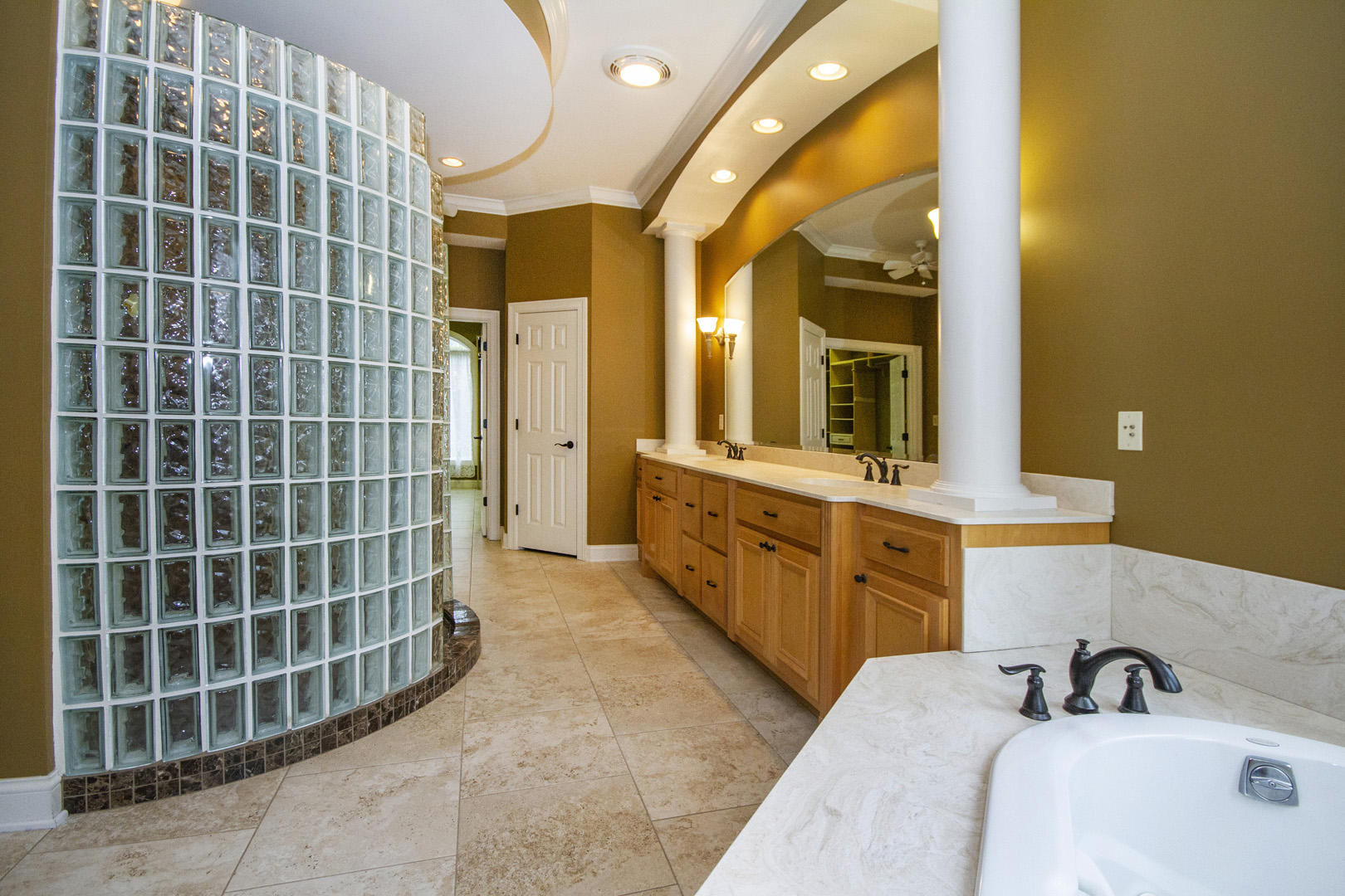 203 Sequoyah Road Loudon, TN 37774 - Photo 25 of 40 25_203 Sequoyah Road_MasterBath03