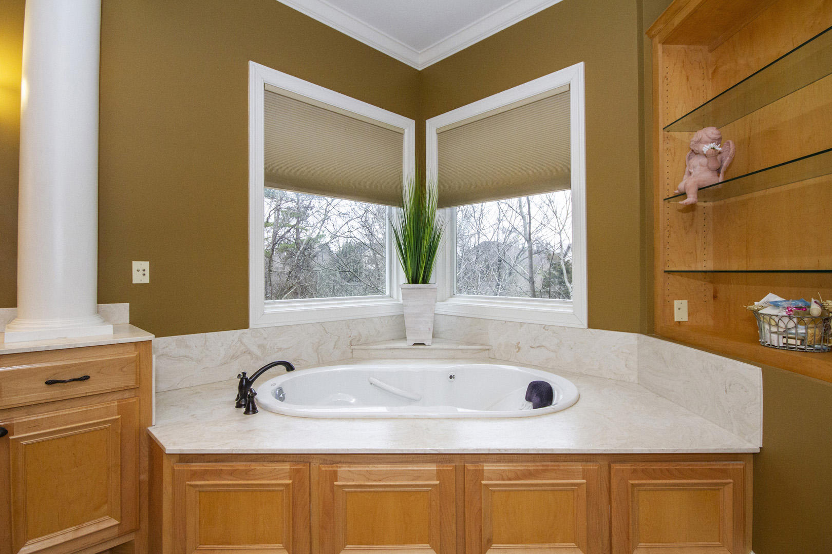 203 Sequoyah Road Loudon, TN 37774 - Photo 26 of 40 26_203 Sequoyah Road_MasterBath04