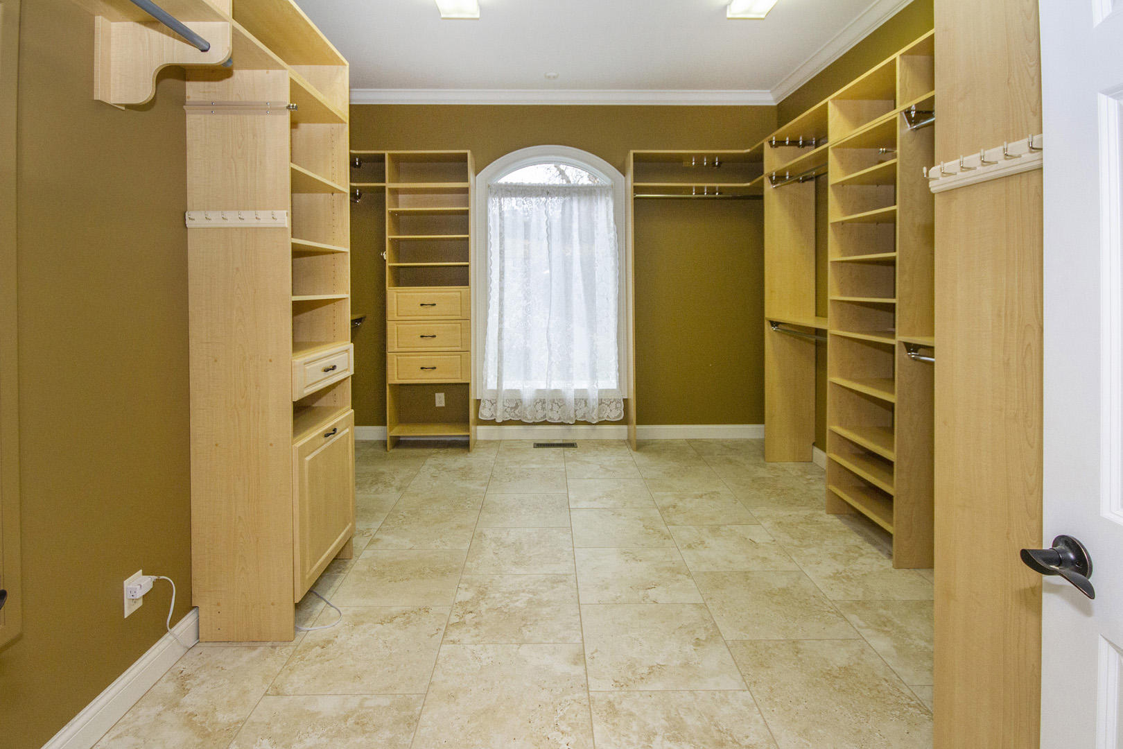 203 Sequoyah Road Loudon, TN 37774 - Photo 27 of 40 27_203 Sequoyah Road_MasterCloset