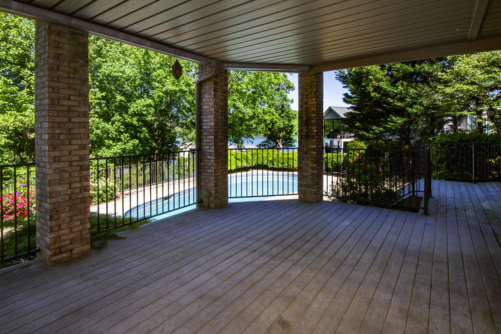 203 Sequoyah Road Loudon, TN 37774 - Photo 34 of 40 34_203 Sequoyah Road_LL_Deck01