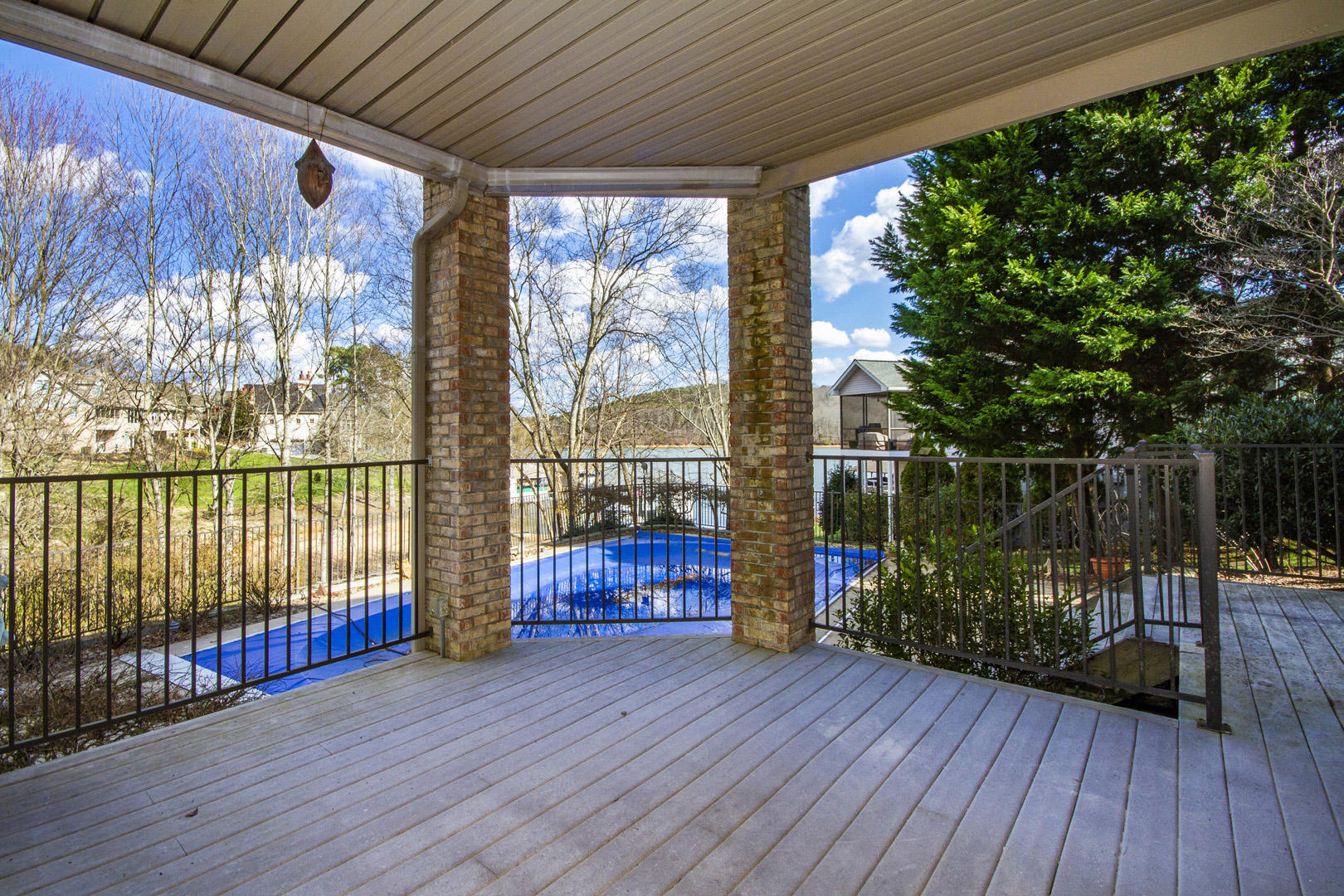 203 Sequoyah Road Loudon, TN 37774 - Photo 35 of 40 35_203 Sequoyah Road_LL_Deck02