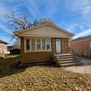 10353 South Spaulding Avenue Chicago, IL 60655 - Photo 1 of 21 a front view of a house with a garden
