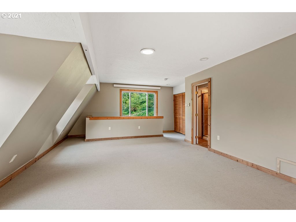 1055 Holcomb Road Kelso, WA 98626 - Photo 11 of 19 Gallery Image 11