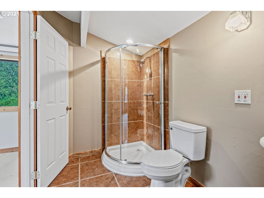 1055 Holcomb Road Kelso, WA 98626 - Photo 13 of 19 Gallery Image 13