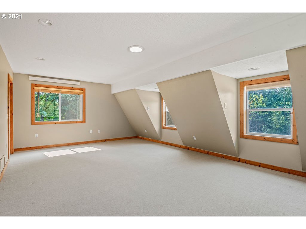 1055 Holcomb Road Kelso, WA 98626 - Photo 9 of 19 Gallery Image 9