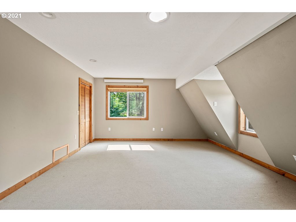 1055 Holcomb Road Kelso, WA 98626 - Photo 10 of 19 Gallery Image 10