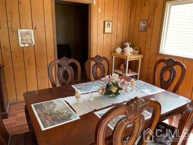 10 Colton Road Edison, NJ 08817 - Photo 9 of 17 a view of a dining room with furniture and window