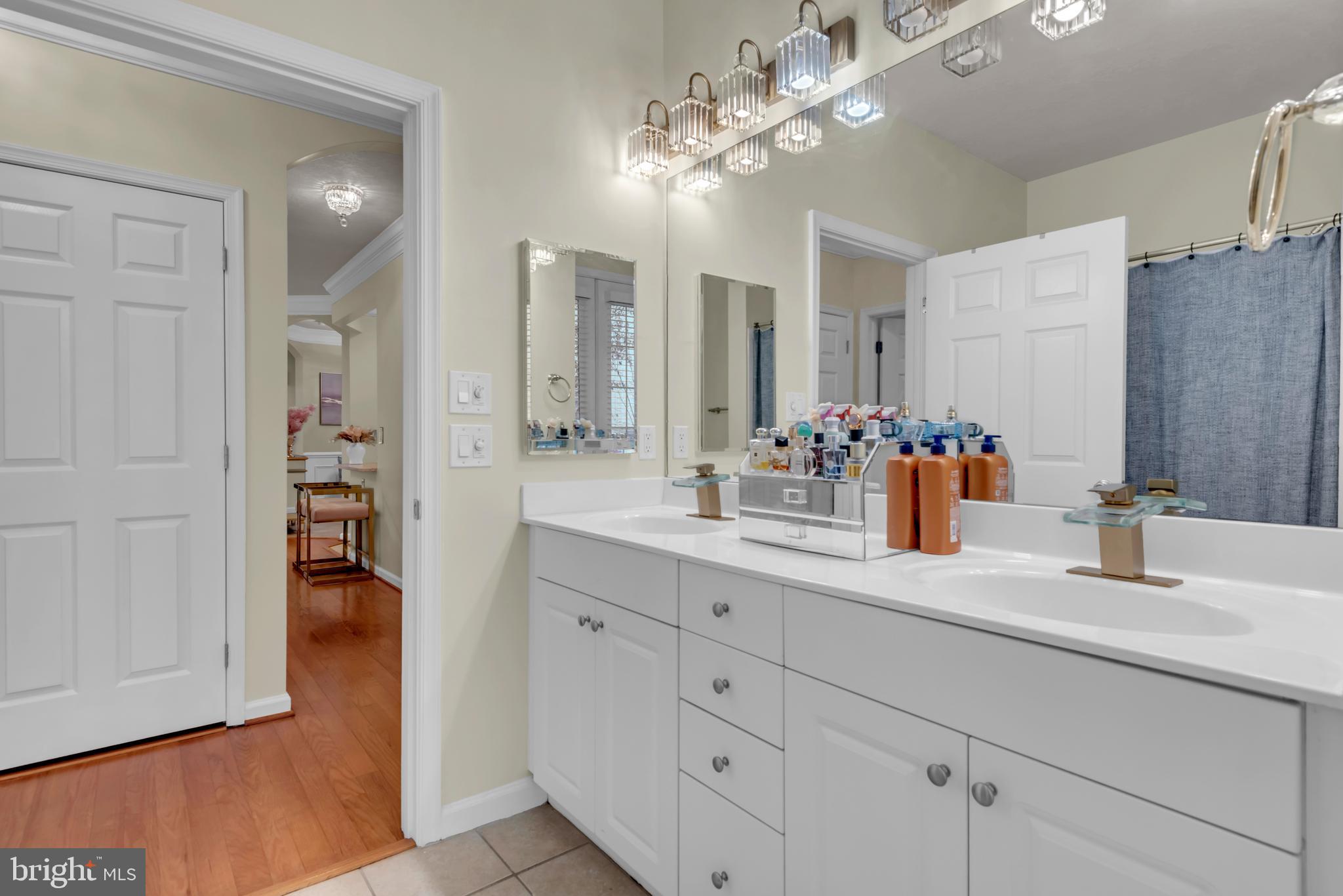 7 Booth Street, Unit 302 Gaithersburg, MD 20878 - Photo 31 of 63 Full Bath #2