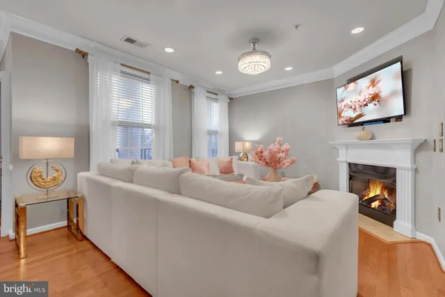 $515,000 | 7 Booth Street, Unit 302, Gaithersburg, MD 20878