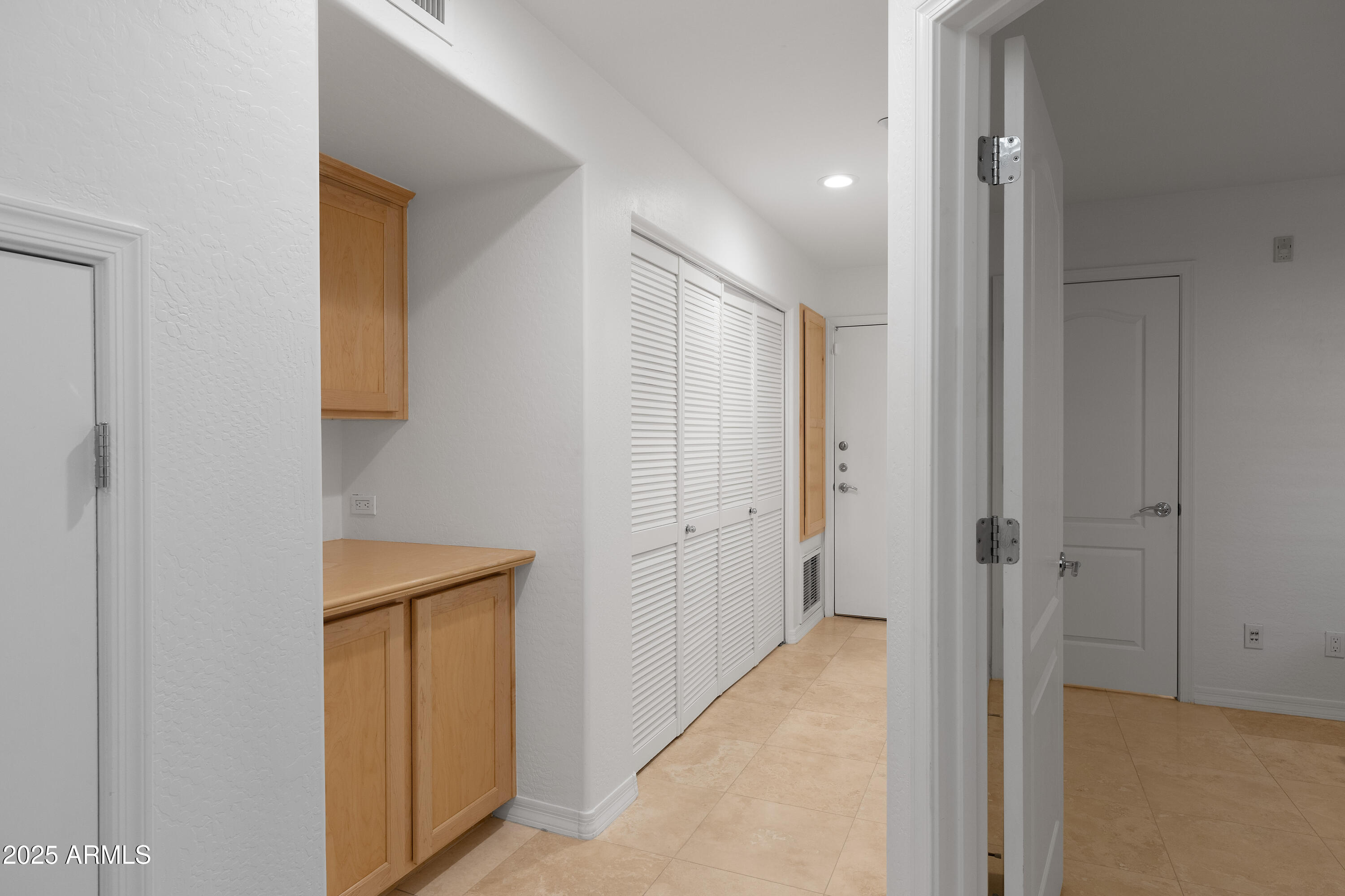 6940 East Cochise Road, Unit 1011 Paradise Valley, AZ 85253 - Photo 8 of 33 1st Floor hall - storage and laundry