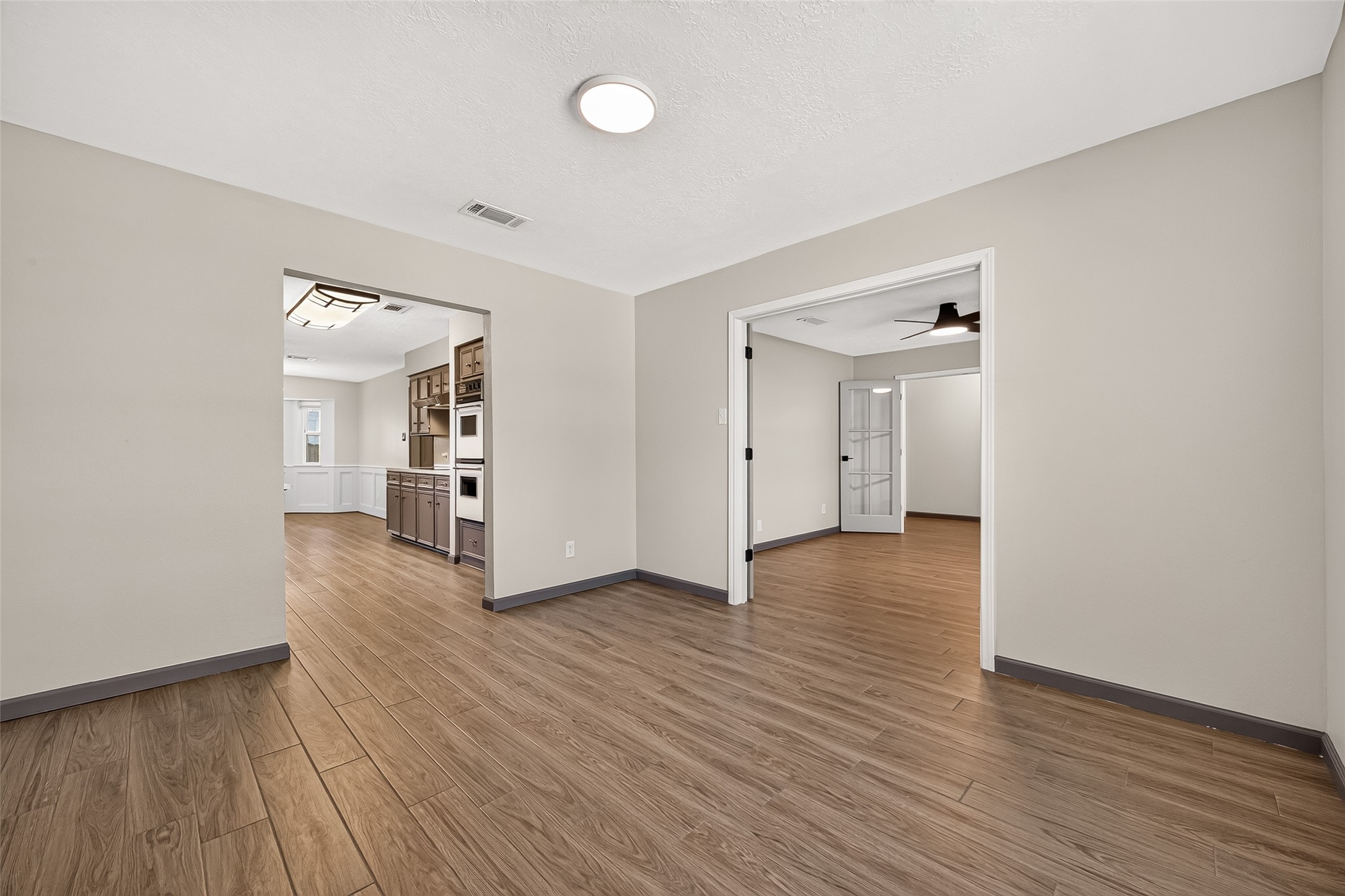 2014 Franklin Circle Rosenberg, TX 77471 - Photo 11 of 47 Gallery Image 11
