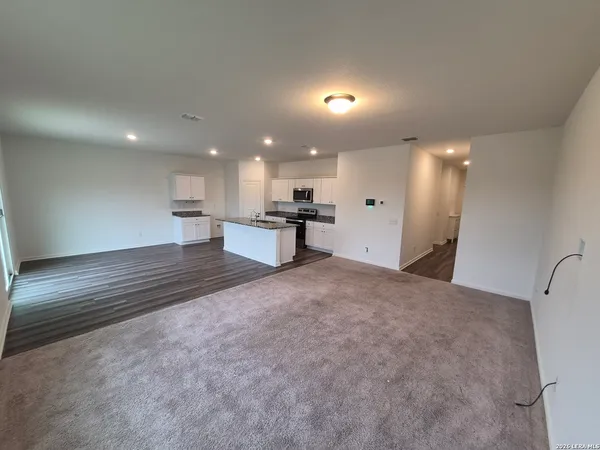 $2,300 | 5924 Pearl Meadow, Converse, TX 78109