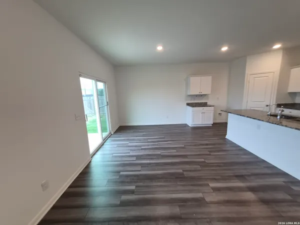 $2,300 | 5924 Pearl Meadow, Converse, TX 78109