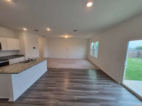$2,300 | 5924 Pearl Meadow, Converse, TX 78109