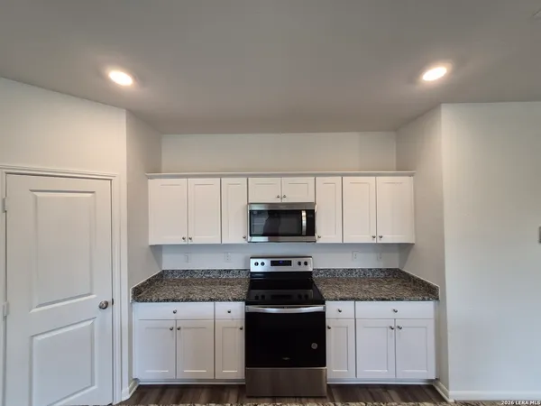 $2,300 | 5924 Pearl Meadow, Converse, TX 78109