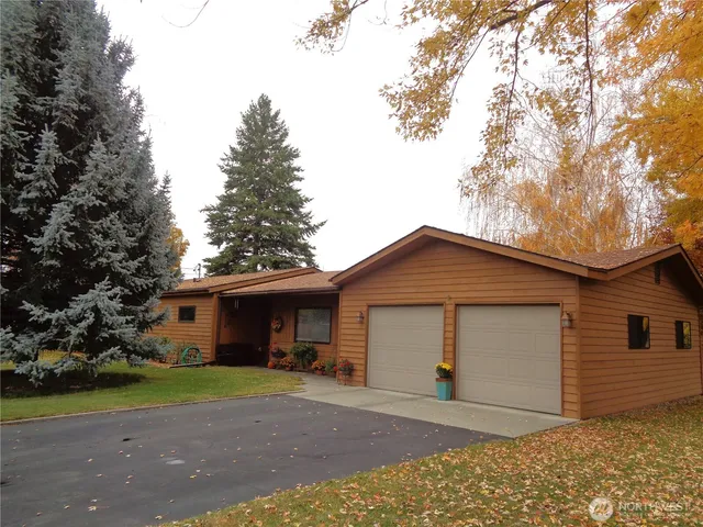 $340,000 | 319 Oak Street, Omak, WA 98841