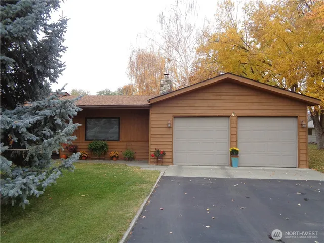 $340,000 | 319 Oak Street, Omak, WA 98841