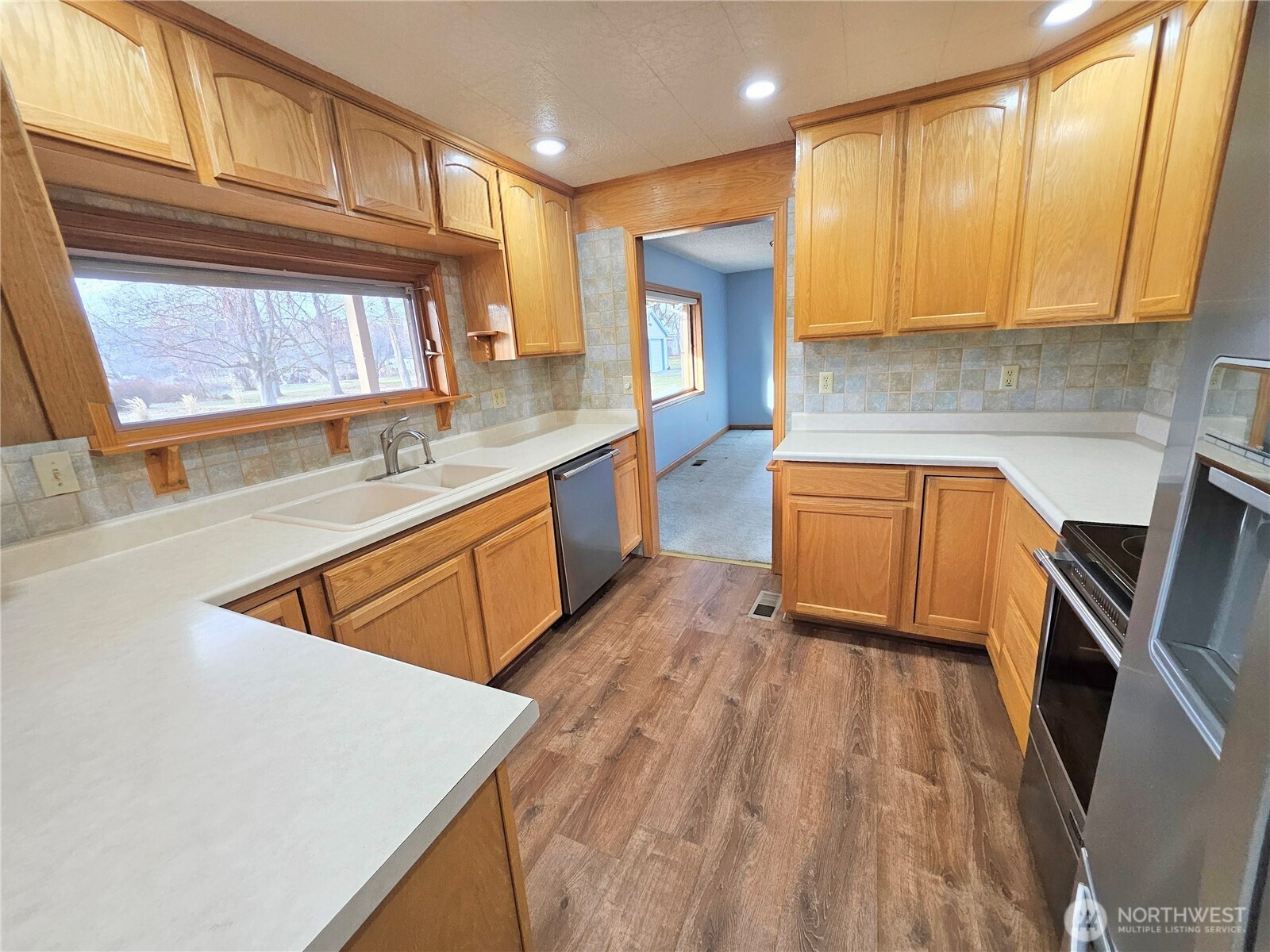 319 Oak Street Omak, WA 98841 - Photo 9 of 37