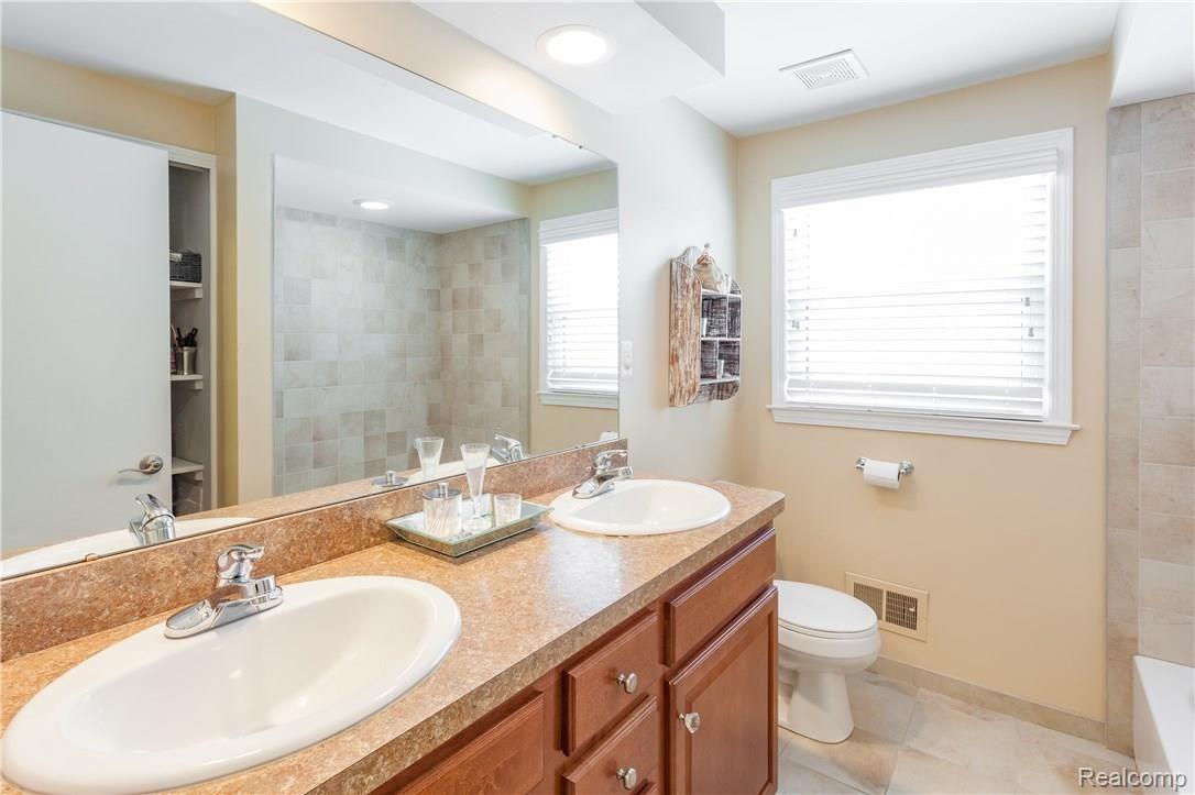 4275 Wendell Road West Bloomfield, MI 48323 - Photo 23 of 25 IMG_4508.jpg