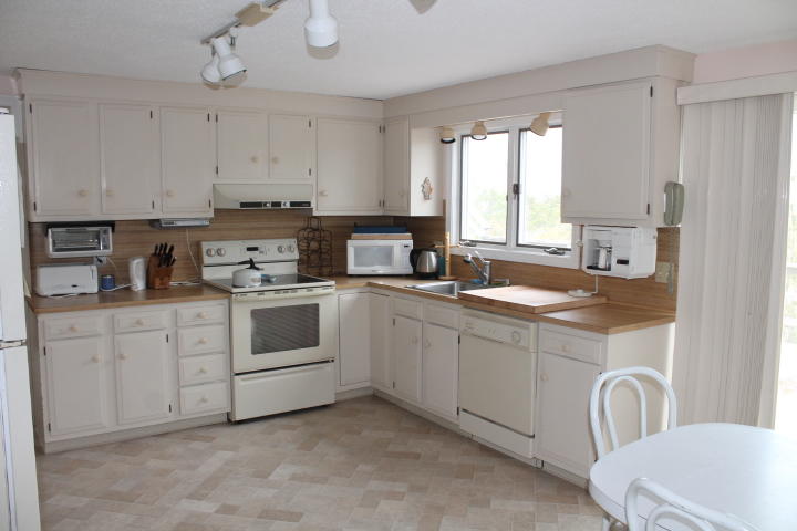285 Hatch Road Eastham, MA 02642 - Photo 6 of 28 Kiitchen