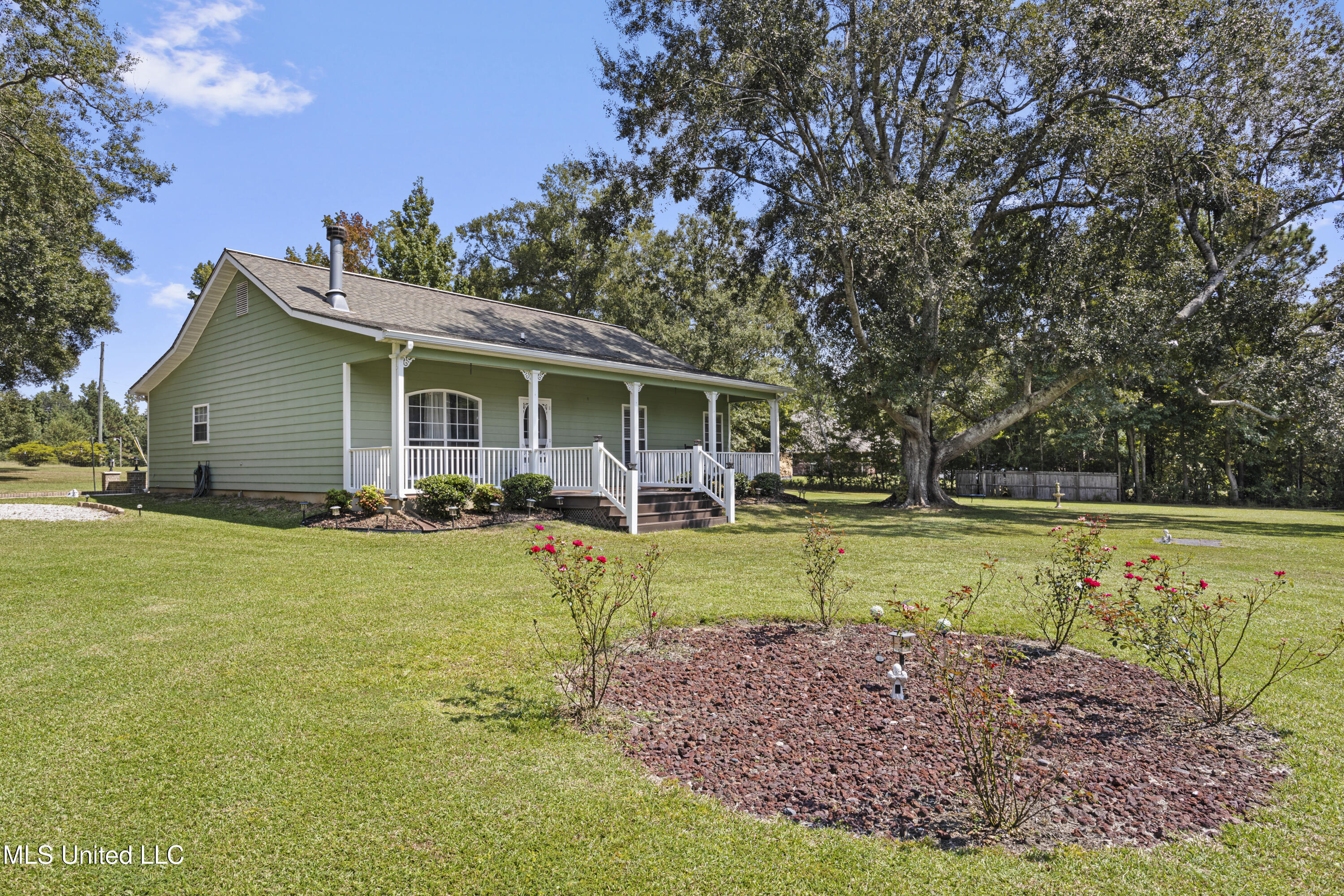 16081 Bill Bond Road Saucier, MS 39574 - Photo 4 of 57 0058