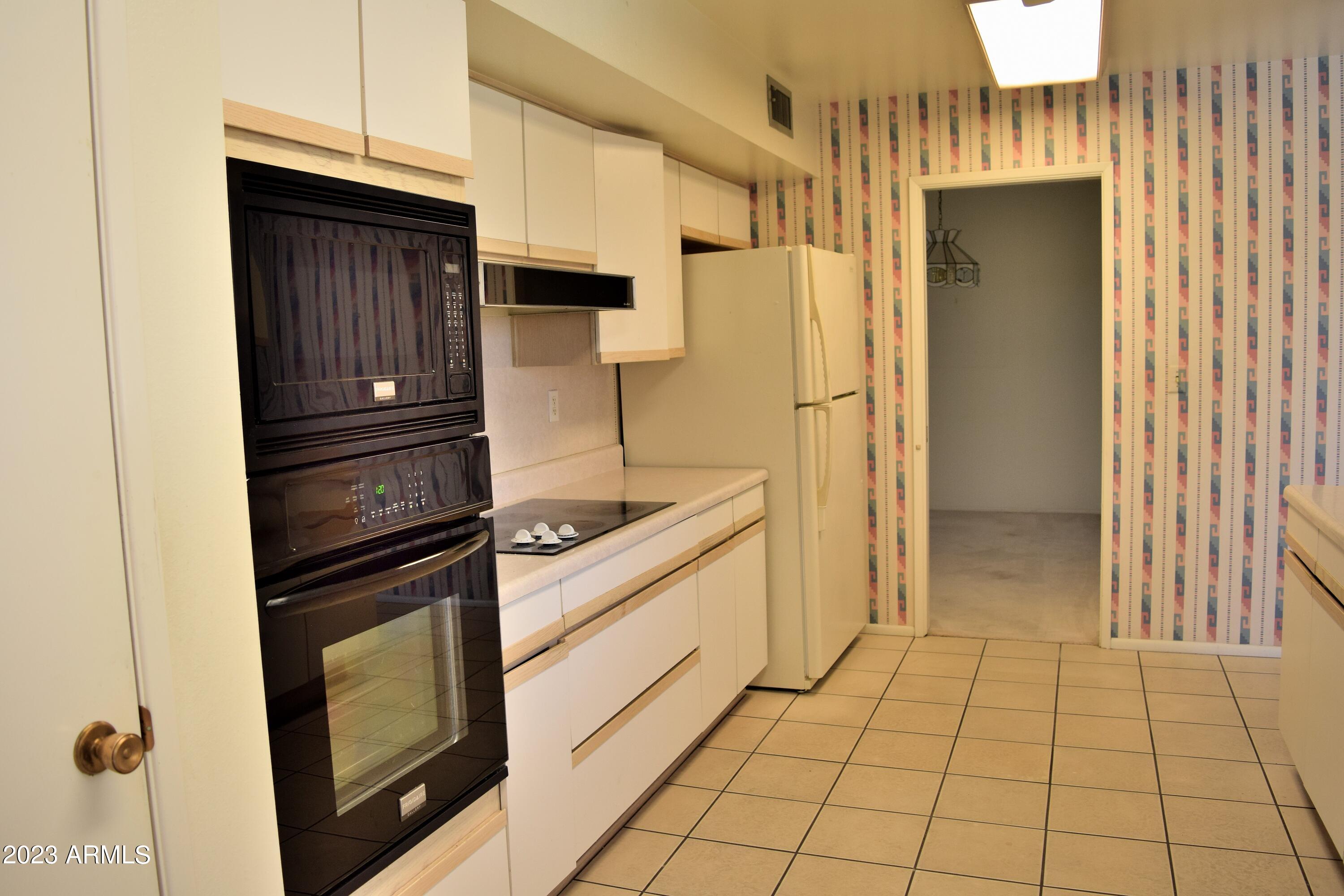 10705 West Hatcher Road Sun City, AZ 85351 - Photo 4 of 29 Kitchen