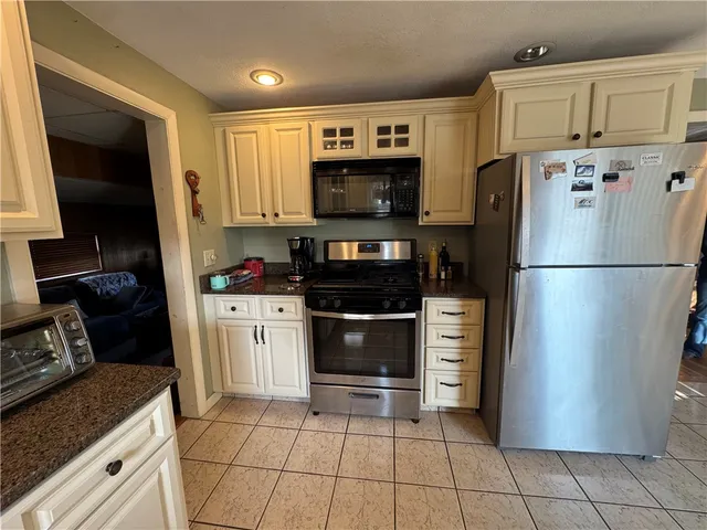 $2,200 | 73 Armory Drive, Warwick, RI 02889