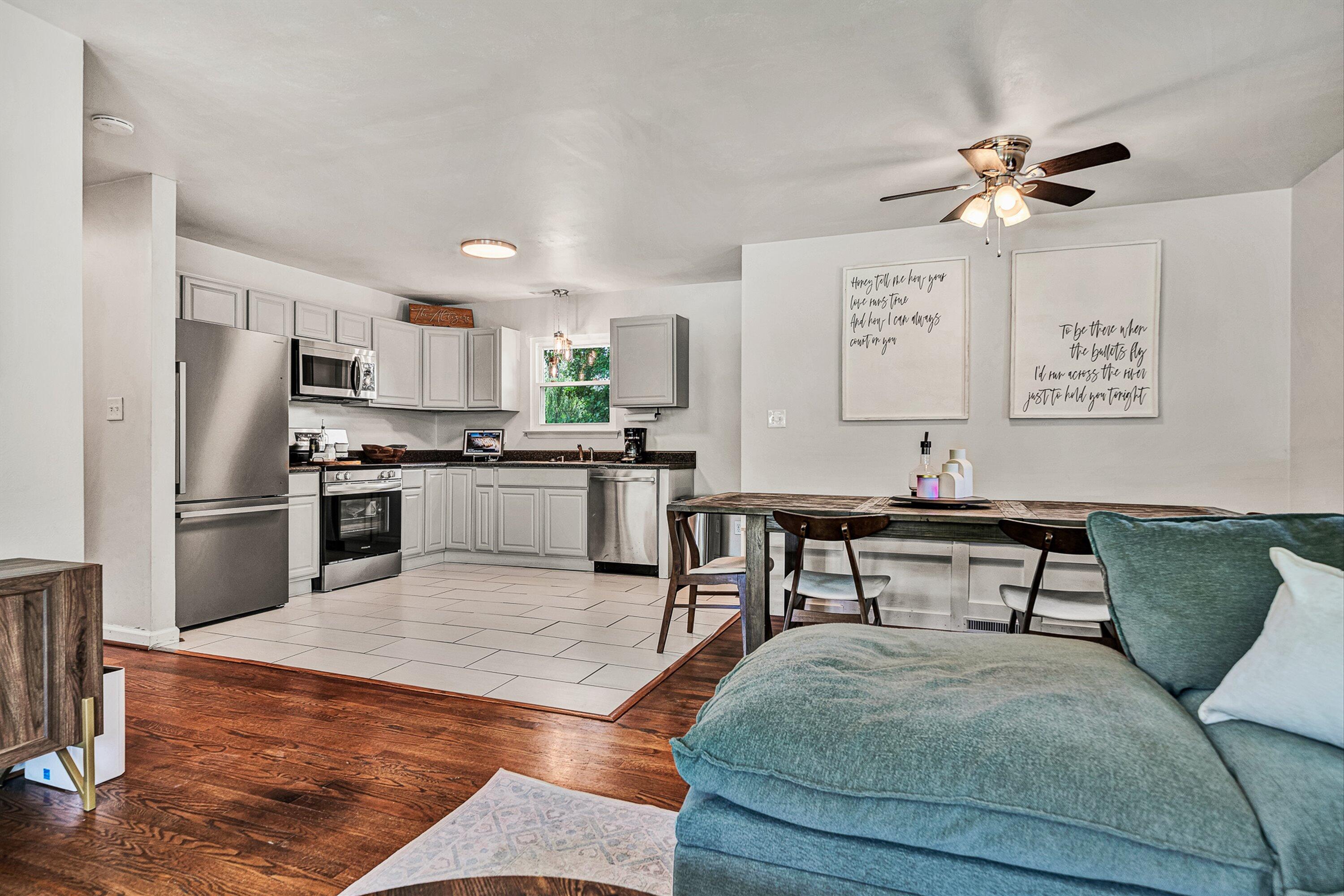 516 Olney Road Vinton, VA 24179 - Photo 6 of 36 06-VM-05991
