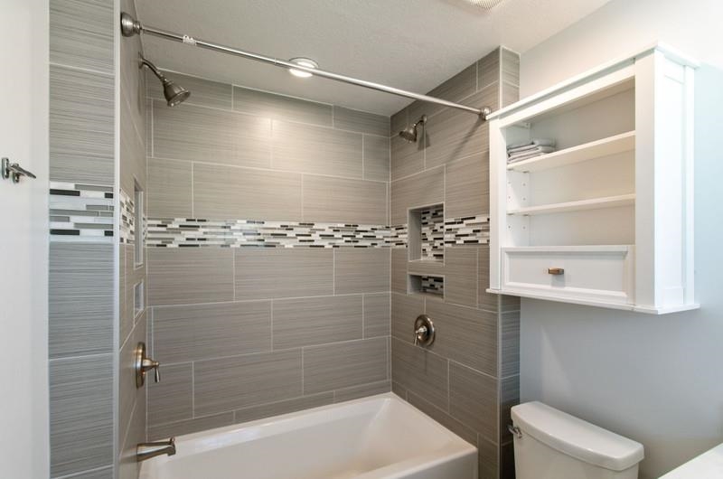 347 Lobelia Road St. Augustine, FL 32086 - Photo 17 of 40 a bathroom with a shower and a bathtub