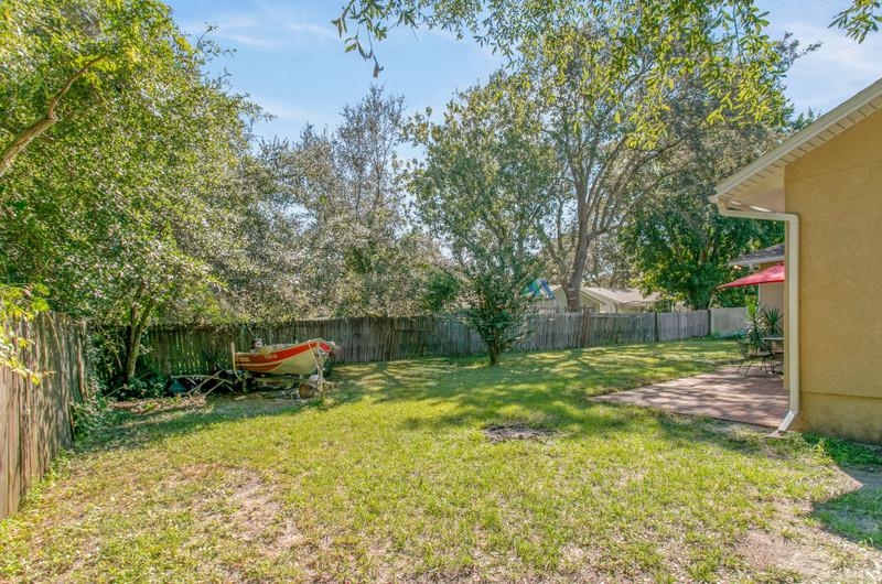 347 Lobelia Road St. Augustine, FL 32086 - Photo 26 of 40 a backyard of a house with table and chairs