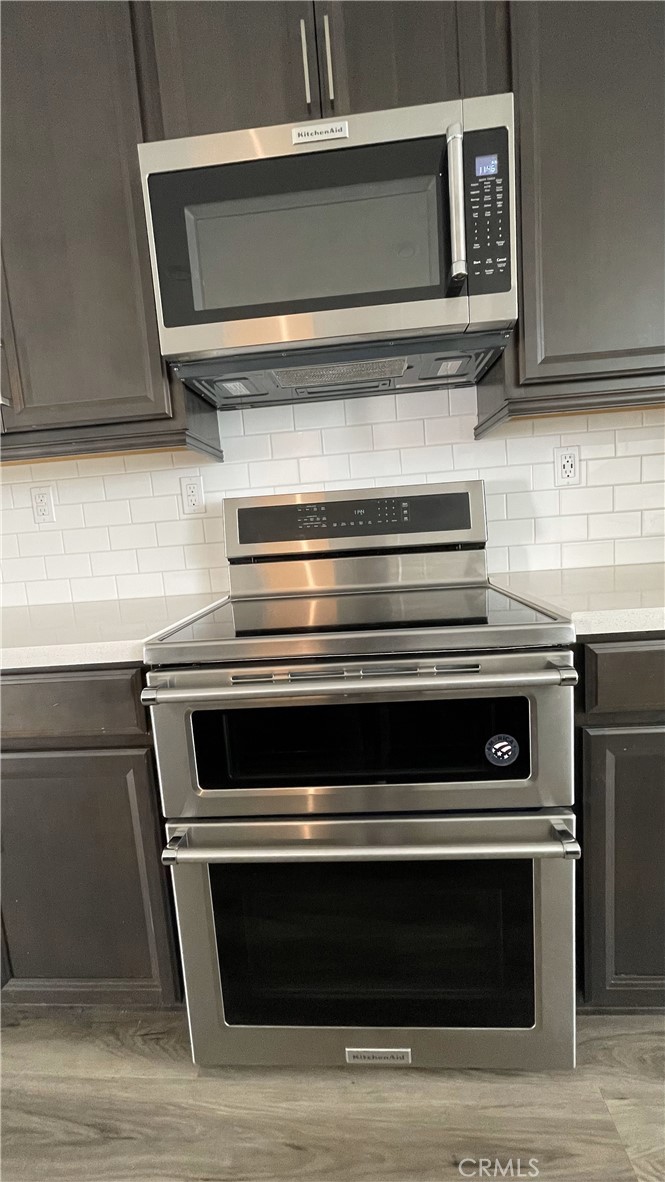 115 Citysquare Irvine, CA 92614 - Photo 10 of 30 a stove top oven sitting inside of a kitchen