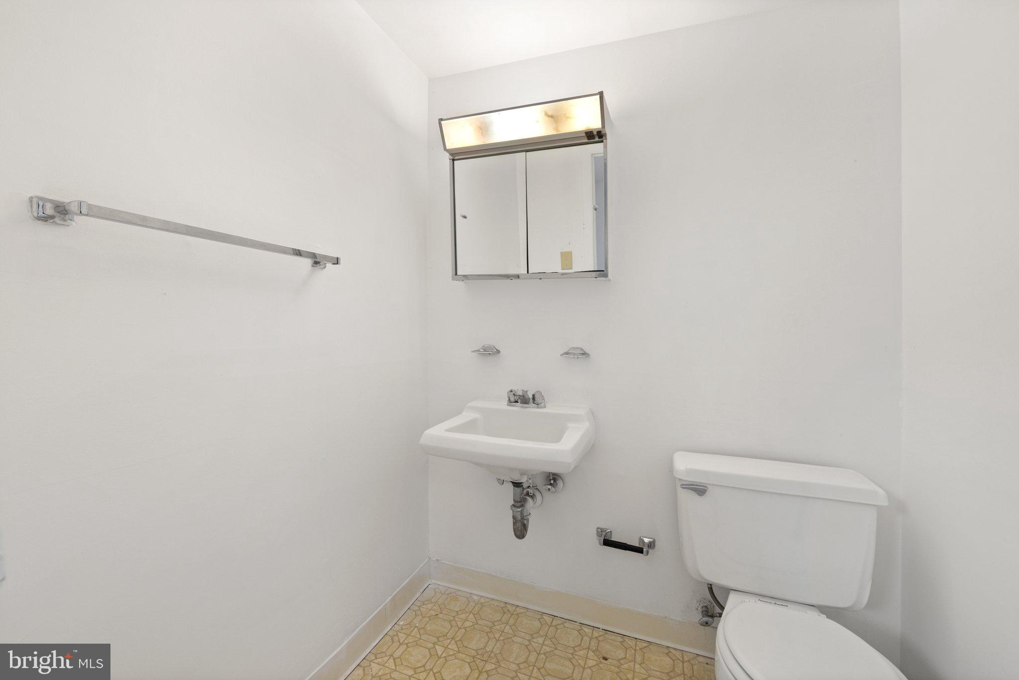 11605 Vantage Hill Road, Unit 12B Reston, VA 20190 - Photo 16 of 30 Master Half Bath